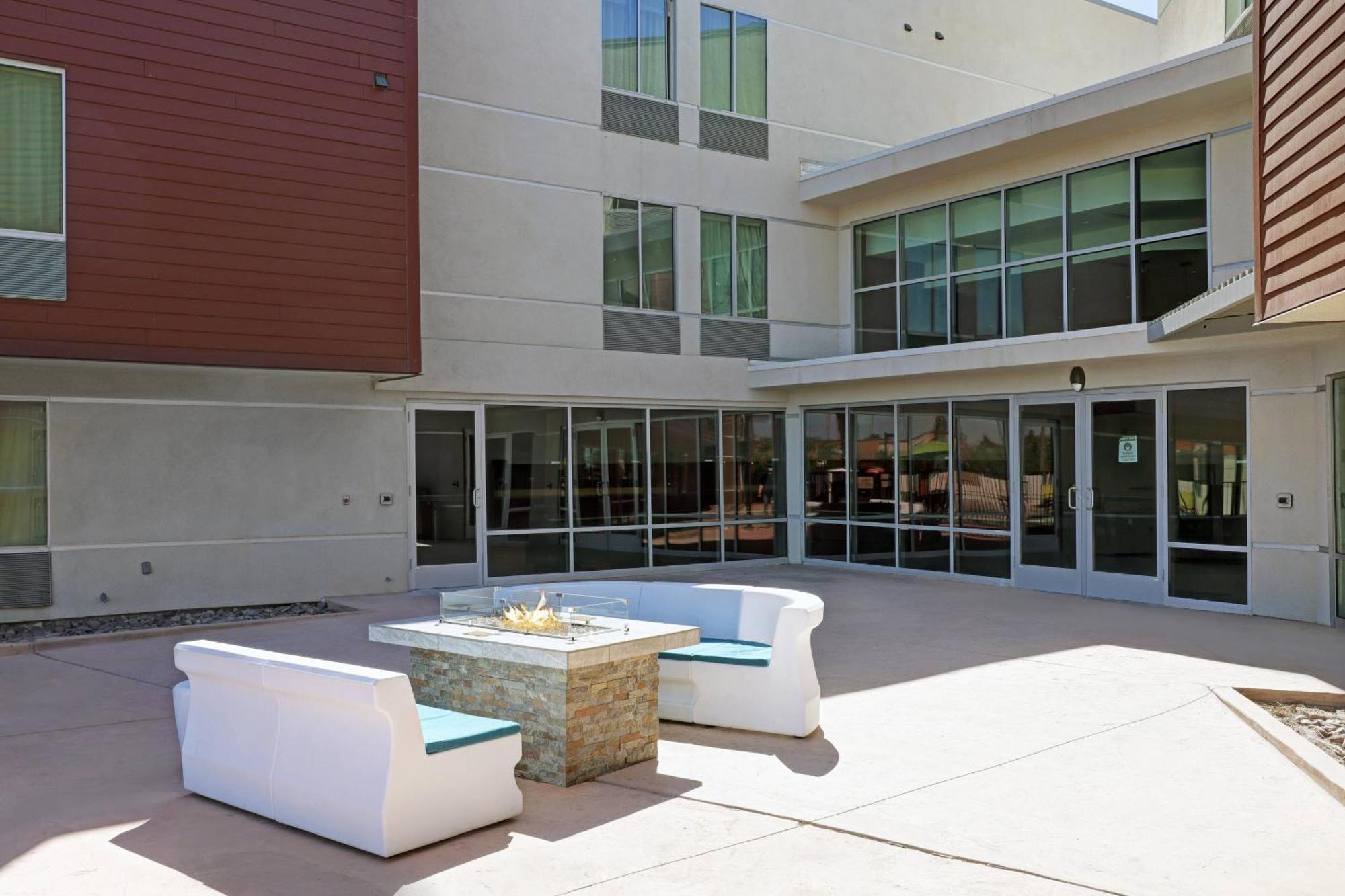 Springhill Suites By Marriott Palm Desert Exterior photo